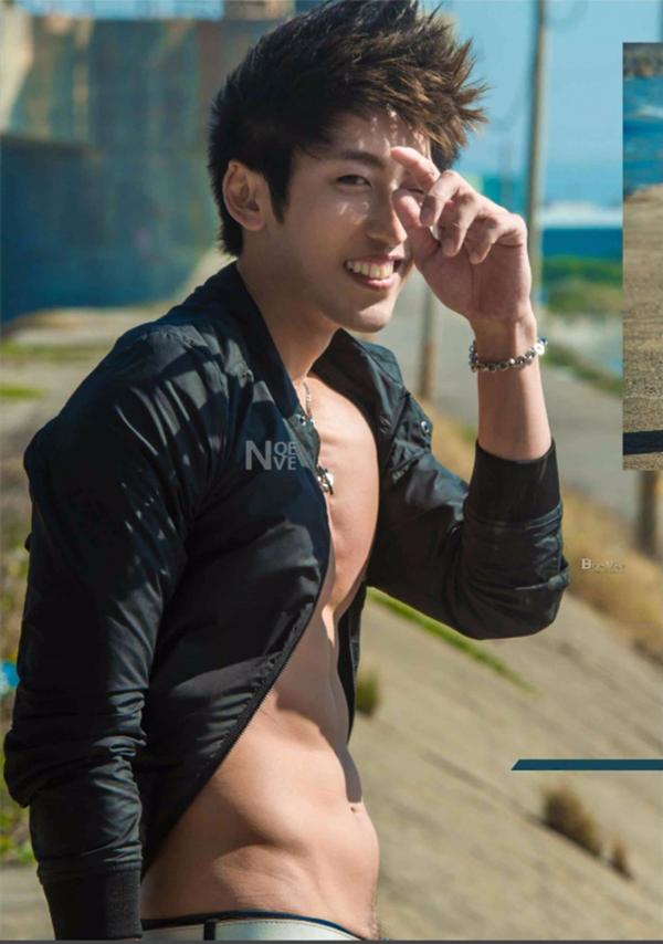 Whoseman-4-明星教練男丁格爾-芬達-全裸非全見寫真書